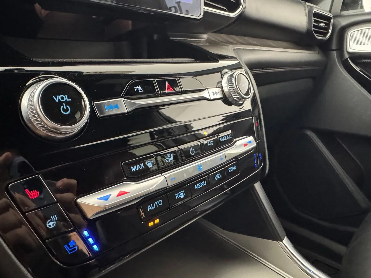 2023 Ford Explorer Platinum - Photo 19