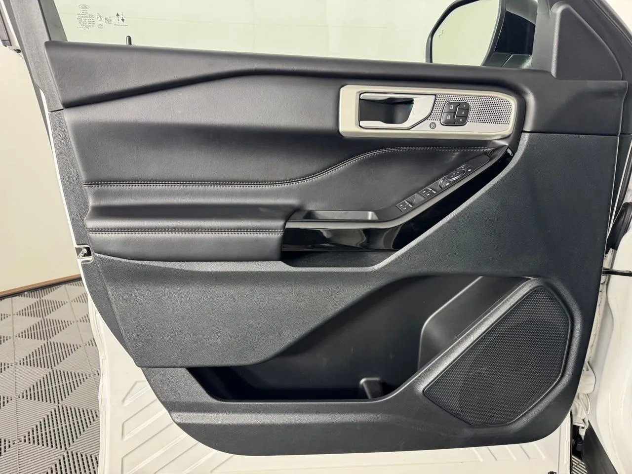 2023 Ford Explorer Platinum - Photo 9