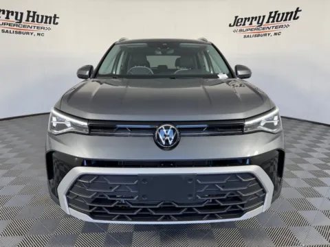 More photos of 2025 Volkswagen Taos 1.5T SE at Jerry Hunt Supercenter - Salisbury, NC