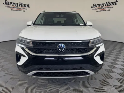 More photos of 2023 Volkswagen Taos 1.5T SE at Jerry Hunt Supercenter - Salisbury, NC