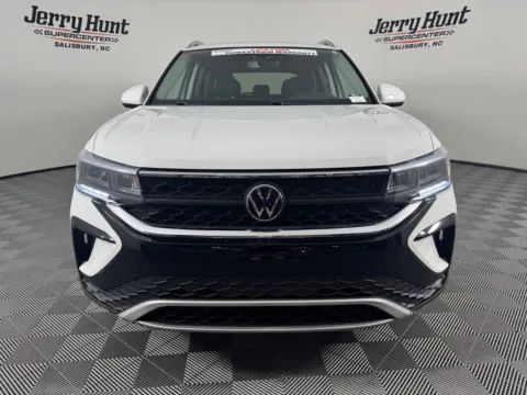 More photos of 2023 Volkswagen Taos 1.5T SE at Jerry Hunt Supercenter - Salisbury, NC