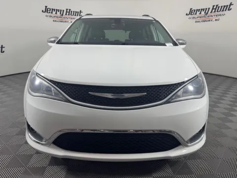More photos of 2018 Chrysler Pacifica Limited at Jerry Hunt Supercenter - Salisbury, NC