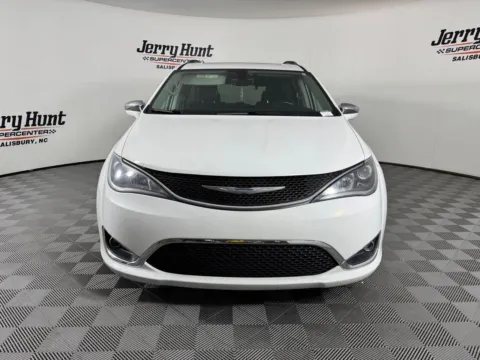 More photos of 2018 Chrysler Pacifica Limited at Jerry Hunt Supercenter - Salisbury, NC