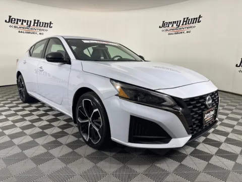 More photos of 2023 Nissan Altima 2.5 SR at Jerry Hunt Supercenter - Salisbury, NC