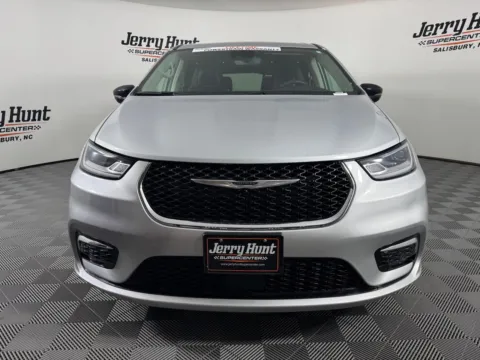 More photos of 2024 Chrysler Pacifica Limited at Jerry Hunt Supercenter - Salisbury, NC