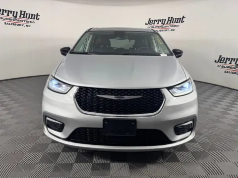 More photos of 2024 Chrysler Pacifica Limited at Jerry Hunt Supercenter - Salisbury, NC