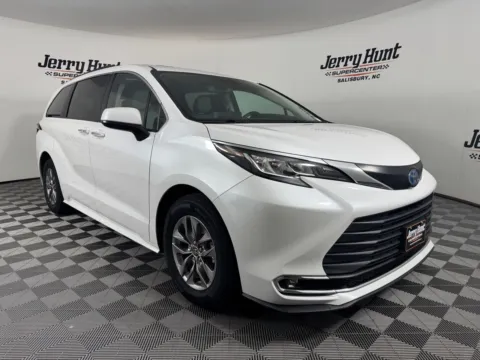 More photos of 2023 Toyota Sienna XLE at Jerry Hunt Supercenter - Salisbury, NC
