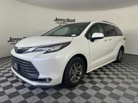 White 2023 Toyota Sienna XLE for sale in Salisbury, NC