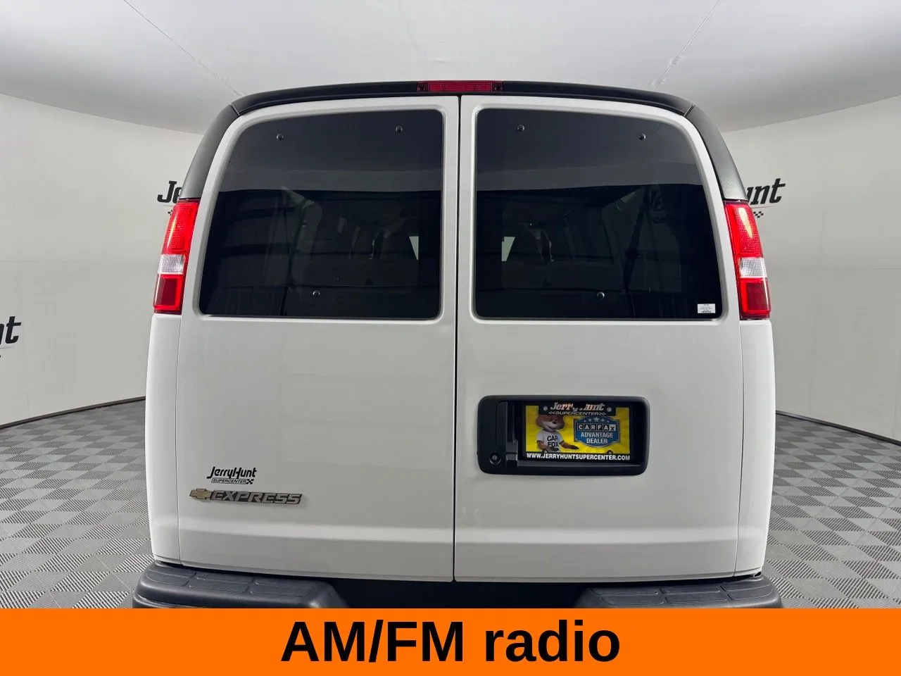 2024 Chevrolet Express Passenger LT - Photo 8