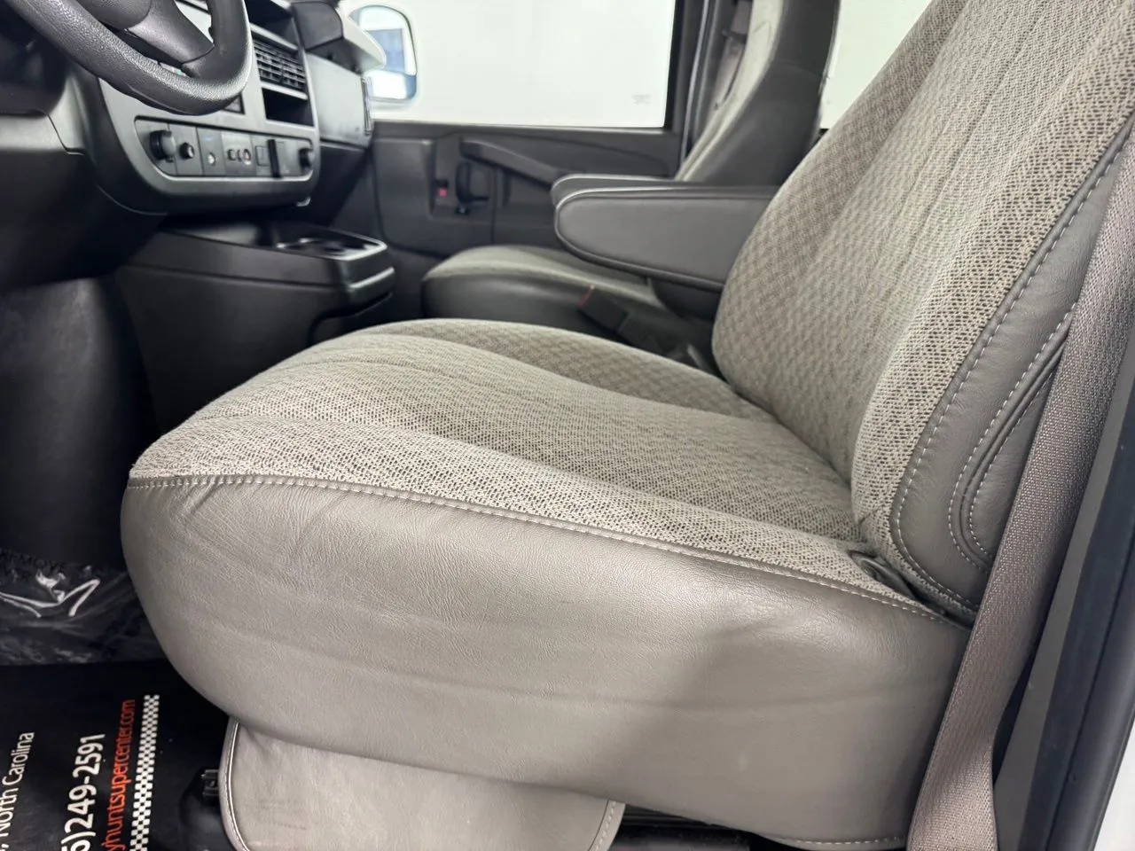 2024 Chevrolet Express Passenger LT - Photo 14