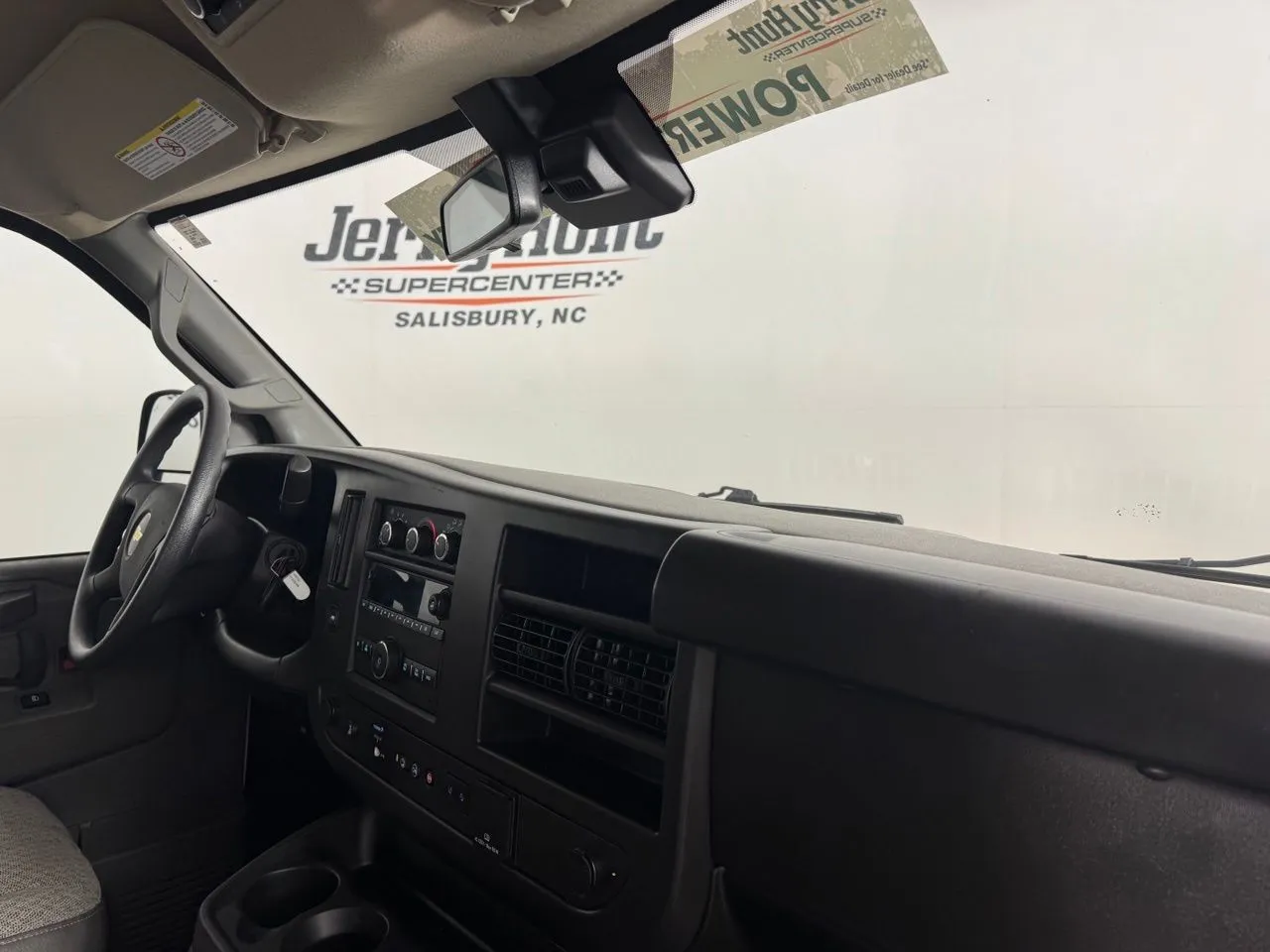 2024 Chevrolet Express Passenger LT - Photo 20