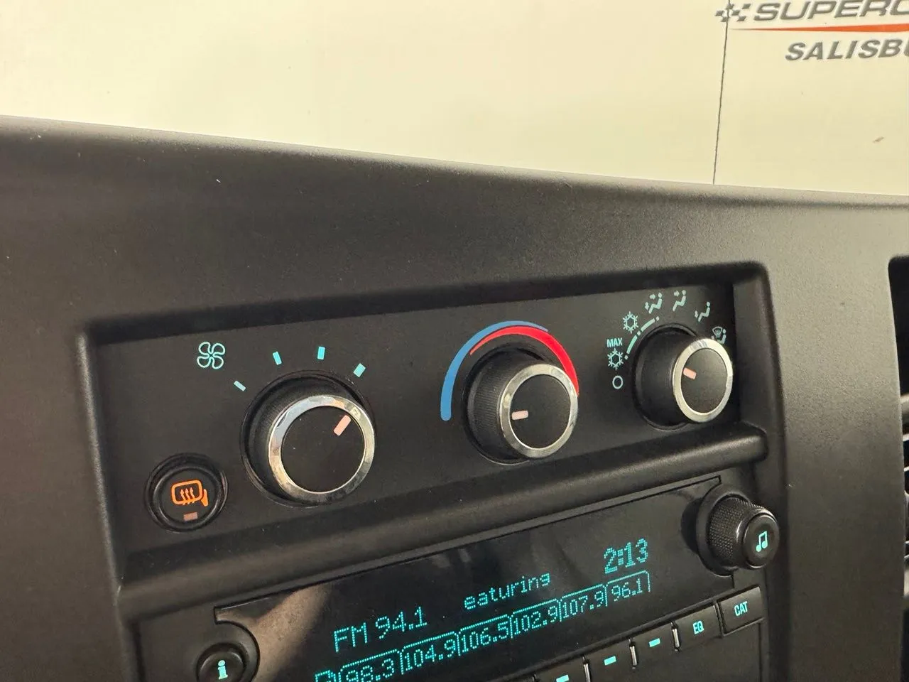 2024 Chevrolet Express Passenger LT - Photo 18