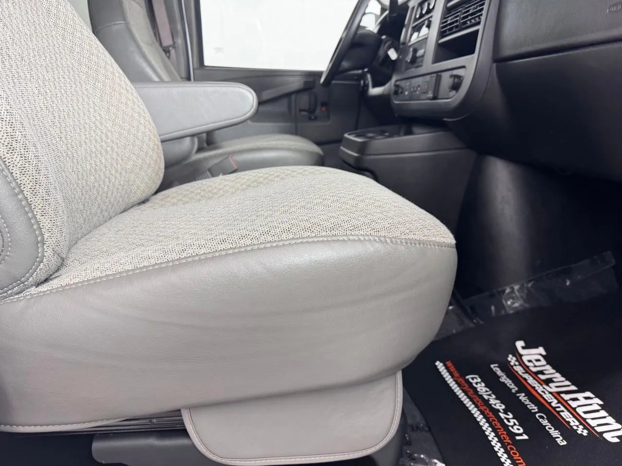 2024 Chevrolet Express Passenger LT - Photo 22