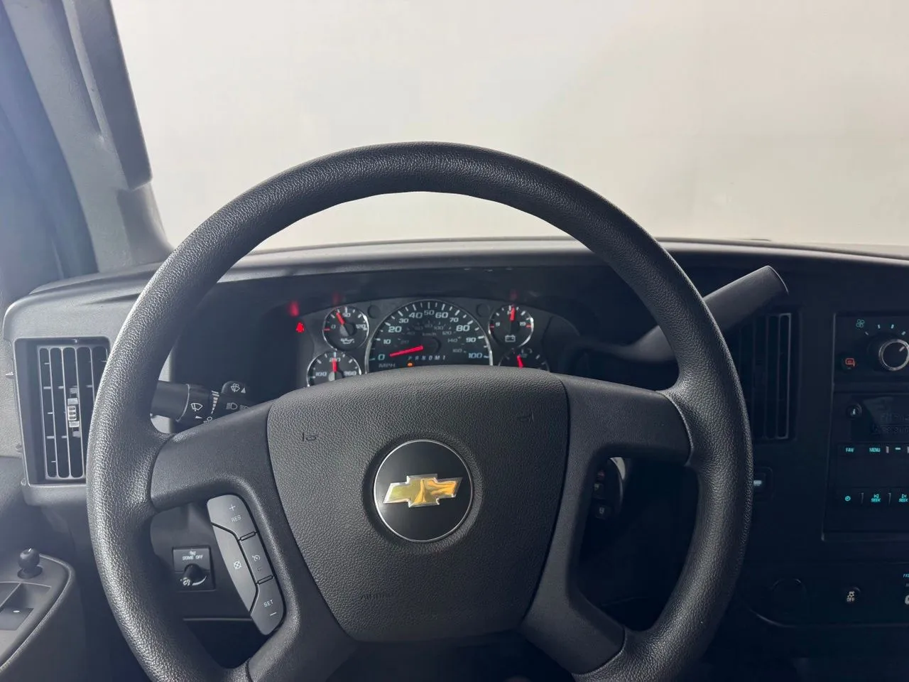2024 Chevrolet Express Passenger LT - Photo 15