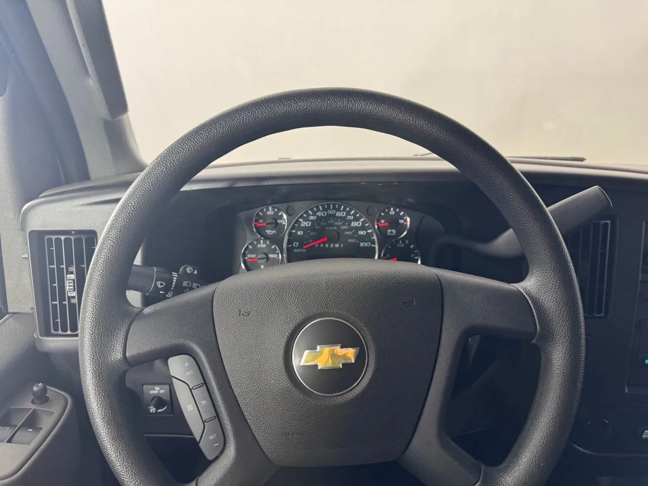 2024 Chevrolet Express Passenger LT - Photo 16