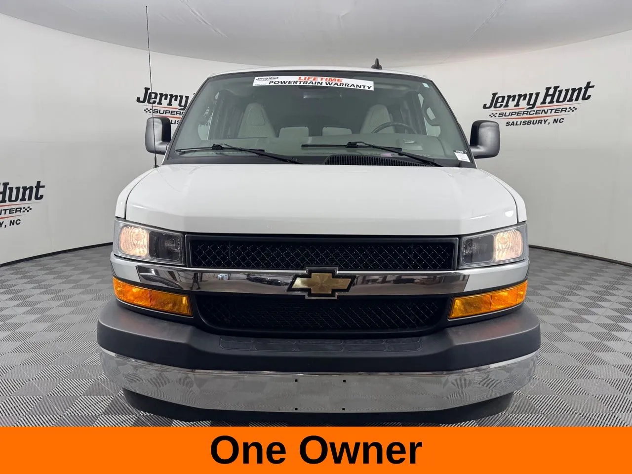2024 Chevrolet Express Passenger LT - Photo 4