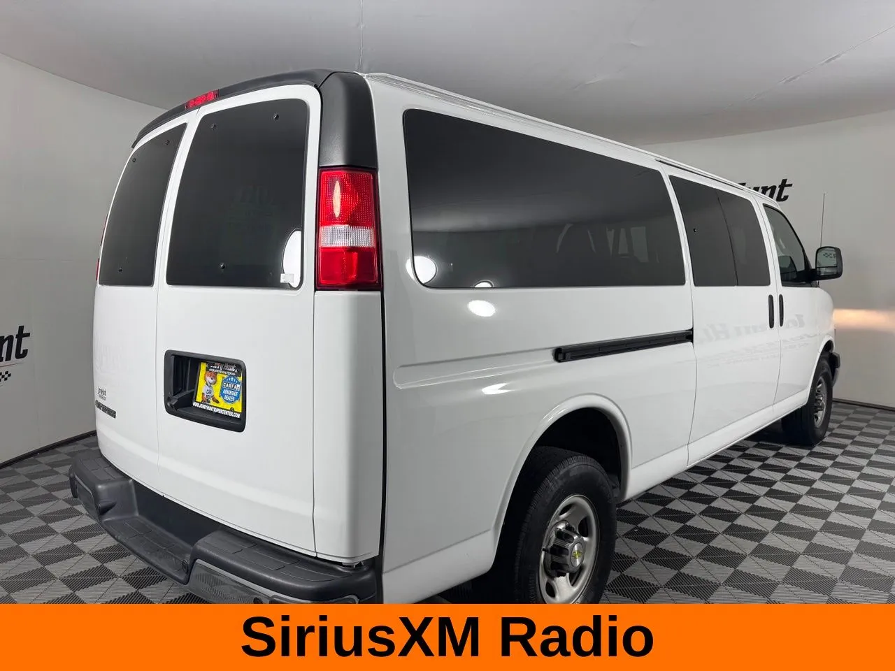 2024 Chevrolet Express Passenger LT - Photo 7
