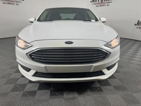 More photos of 2018 Ford Fusion SE at Jerry Hunt Supercenter - Salisbury, NC