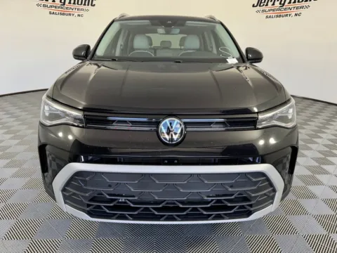 More photos of 2025 Volkswagen Taos 1.5T SE at Jerry Hunt Supercenter - Salisbury, NC
