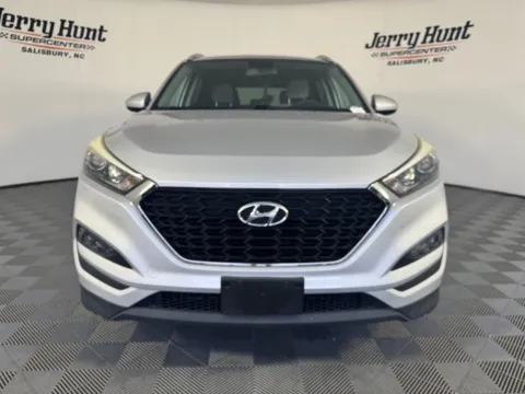 More photos of 2016 Hyundai Tucson SE at Jerry Hunt Supercenter - Salisbury, NC
