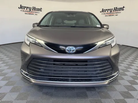 More photos of 2021 Toyota Sienna Limited at Jerry Hunt Supercenter - Salisbury, NC