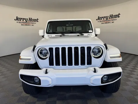 More photos of 2022 Jeep Gladiator Overland at Jerry Hunt Supercenter - Salisbury, NC