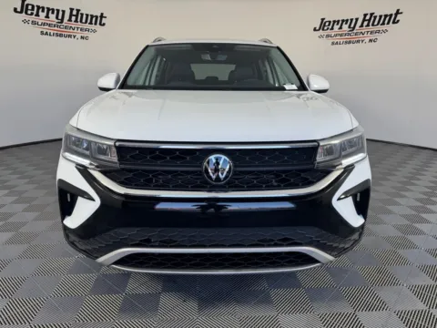 More photos of 2023 Volkswagen Taos 1.5T SE at Jerry Hunt Supercenter - Salisbury, NC