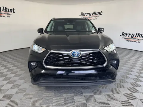 More photos of 2023 Toyota Highlander Hybrid Limited at Jerry Hunt Supercenter - Salisbury, NC