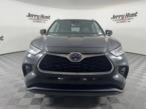 More photos of 2023 Toyota Highlander Hybrid Limited at Jerry Hunt Supercenter - Salisbury, NC