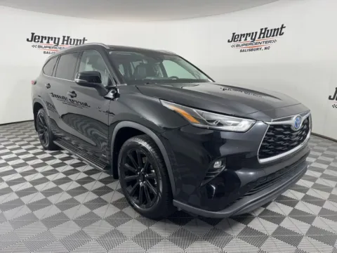 More photos of 2023 Toyota Highlander Hybrid Limited at Jerry Hunt Supercenter - Salisbury, NC