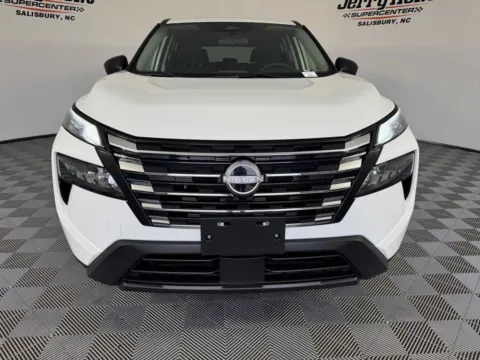 More photos of 2024 Nissan Rogue S at Jerry Hunt Supercenter - Salisbury, NC