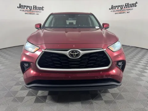 More photos of 2021 Toyota Highlander LE at Jerry Hunt Supercenter - Salisbury, NC