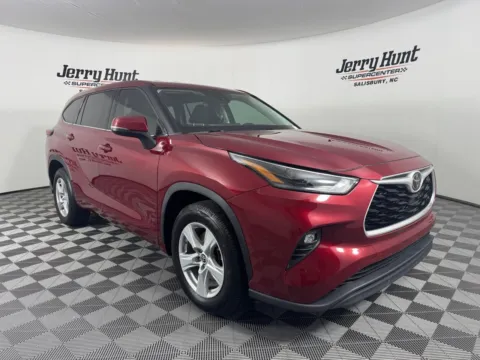 More photos of 2021 Toyota Highlander LE at Jerry Hunt Supercenter - Salisbury, NC