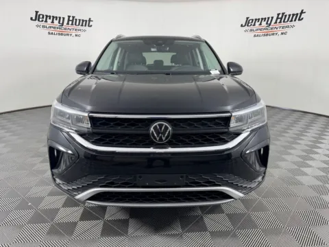 More photos of 2023 Volkswagen Taos 1.5T SE at Jerry Hunt Supercenter - Salisbury, NC