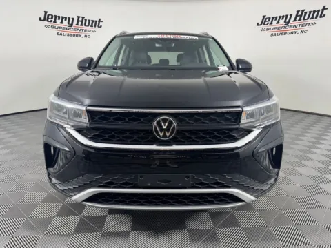 More photos of 2023 Volkswagen Taos 1.5T SE at Jerry Hunt Supercenter - Salisbury, NC