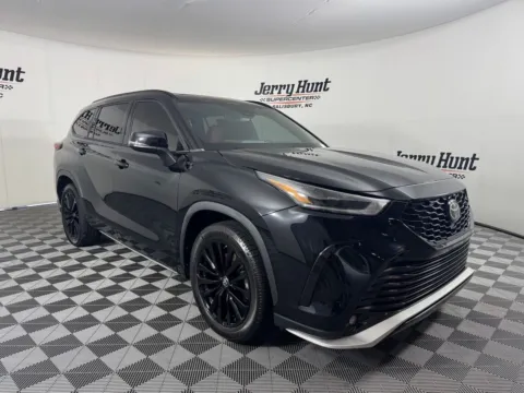 More photos of 2023 Toyota Highlander XSE at Jerry Hunt Supercenter - Salisbury, NC