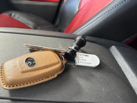 Photos of 2023 Toyota Highlander XSE for sale in Salisbury, NC at Jerry Hunt Supercenter - Salisbury