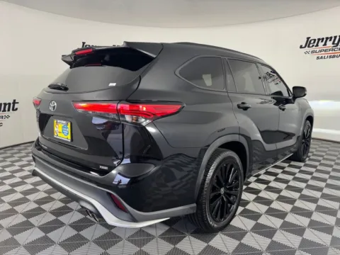 More photos of 2023 Toyota Highlander XSE at Jerry Hunt Supercenter - Salisbury, NC