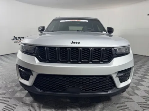 More photos of 2023 Jeep Grand Cherokee Altitude at Jerry Hunt Supercenter - Salisbury, NC