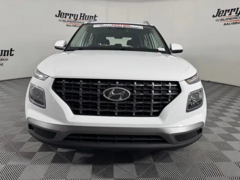 More photos of 2025 Hyundai Venue SEL at Jerry Hunt Supercenter - Salisbury, NC