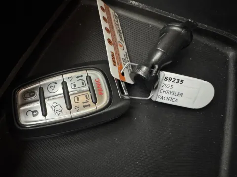 Photos of 2025 Chrysler Pacifica Select for sale in Salisbury, NC at Jerry Hunt Supercenter - Salisbury
