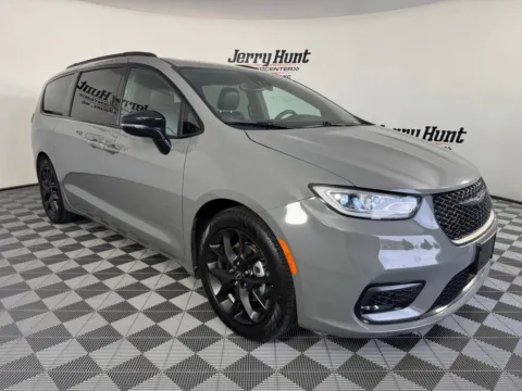 More photos of 2025 Chrysler Pacifica Limited at Jerry Hunt Supercenter - Salisbury, NC