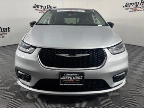 More photos of 2024 Chrysler Pacifica Limited at Jerry Hunt Supercenter - Salisbury, NC