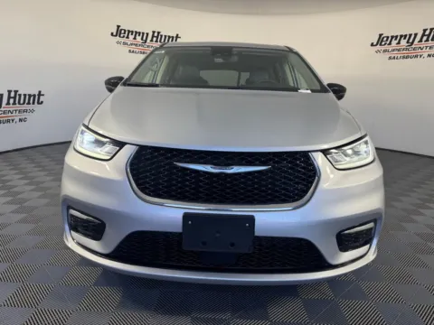 More photos of 2024 Chrysler Pacifica Limited at Jerry Hunt Supercenter - Salisbury, NC
