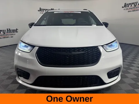 More photos of 2025 Chrysler Pacifica Limited at Jerry Hunt Supercenter - Salisbury, NC