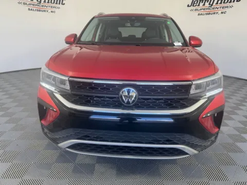 More photos of 2023 Volkswagen Taos 1.5T SE at Jerry Hunt Supercenter - Salisbury, NC
