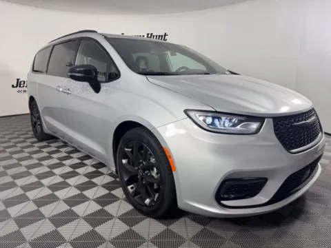 More photos of 2026 Chrysler Pacifica Limited at Jerry Hunt Supercenter - Salisbury, NC