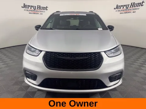 More photos of 2026 Chrysler Pacifica Limited at Jerry Hunt Supercenter - Salisbury, NC