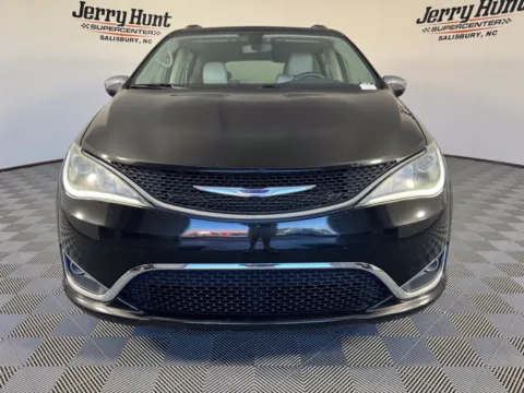 More photos of 2020 Chrysler Pacifica Limited at Jerry Hunt Supercenter - Salisbury, NC
