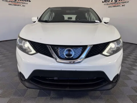 More photos of 2018 Nissan Rogue Sport S at Jerry Hunt Supercenter - Salisbury, NC